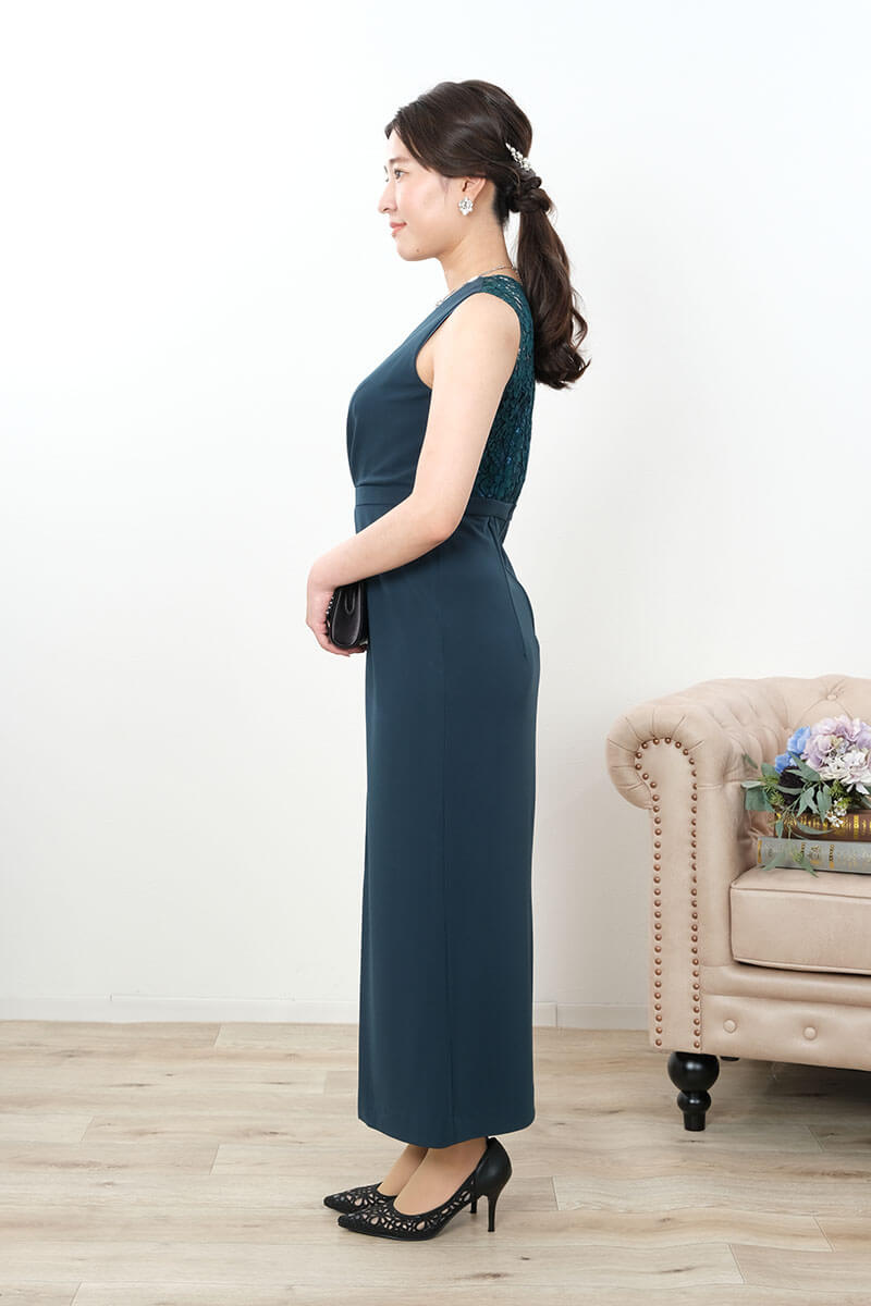グリーンのフロントスリットVネックドレス
