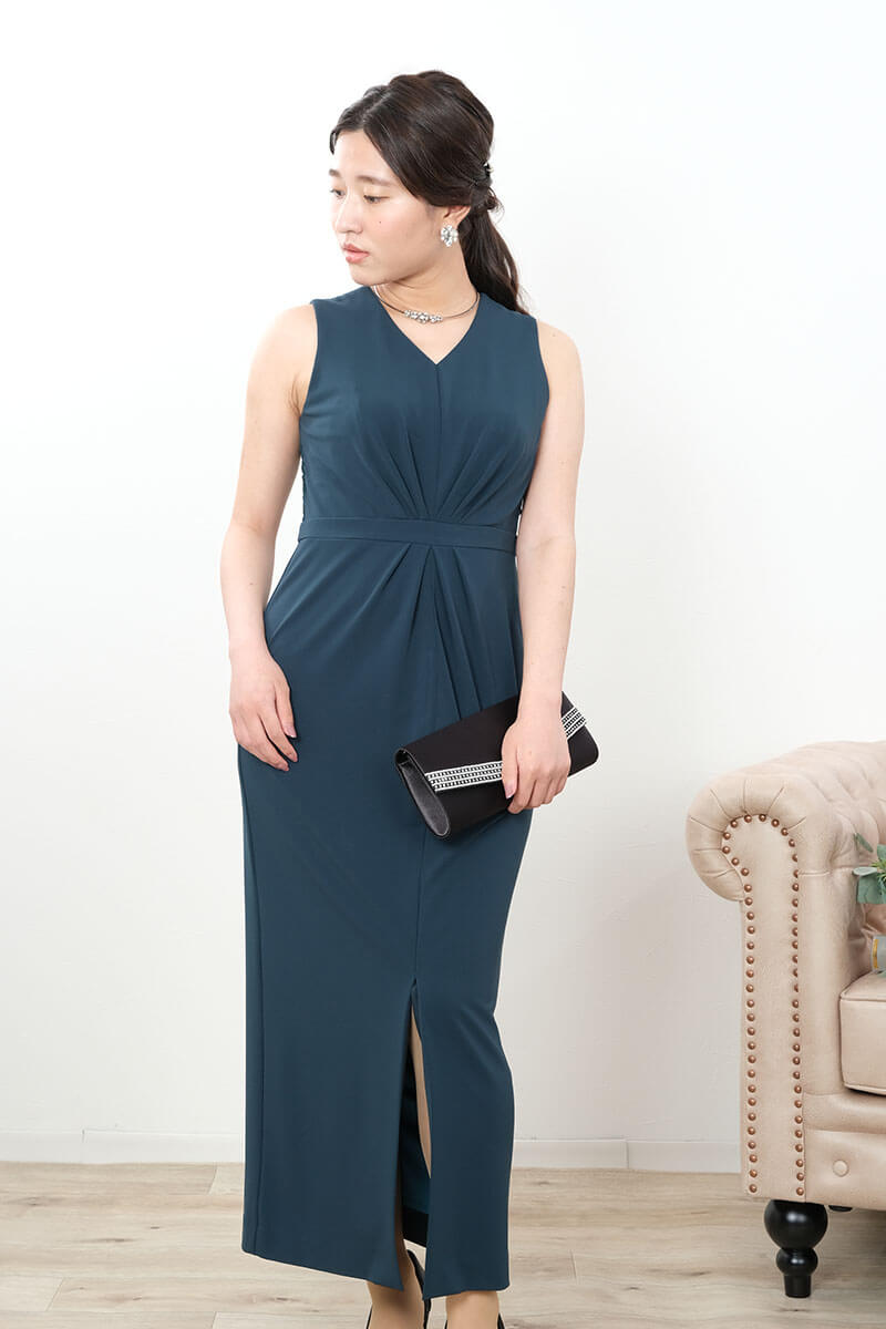 グリーンのフロントスリットVネックドレス