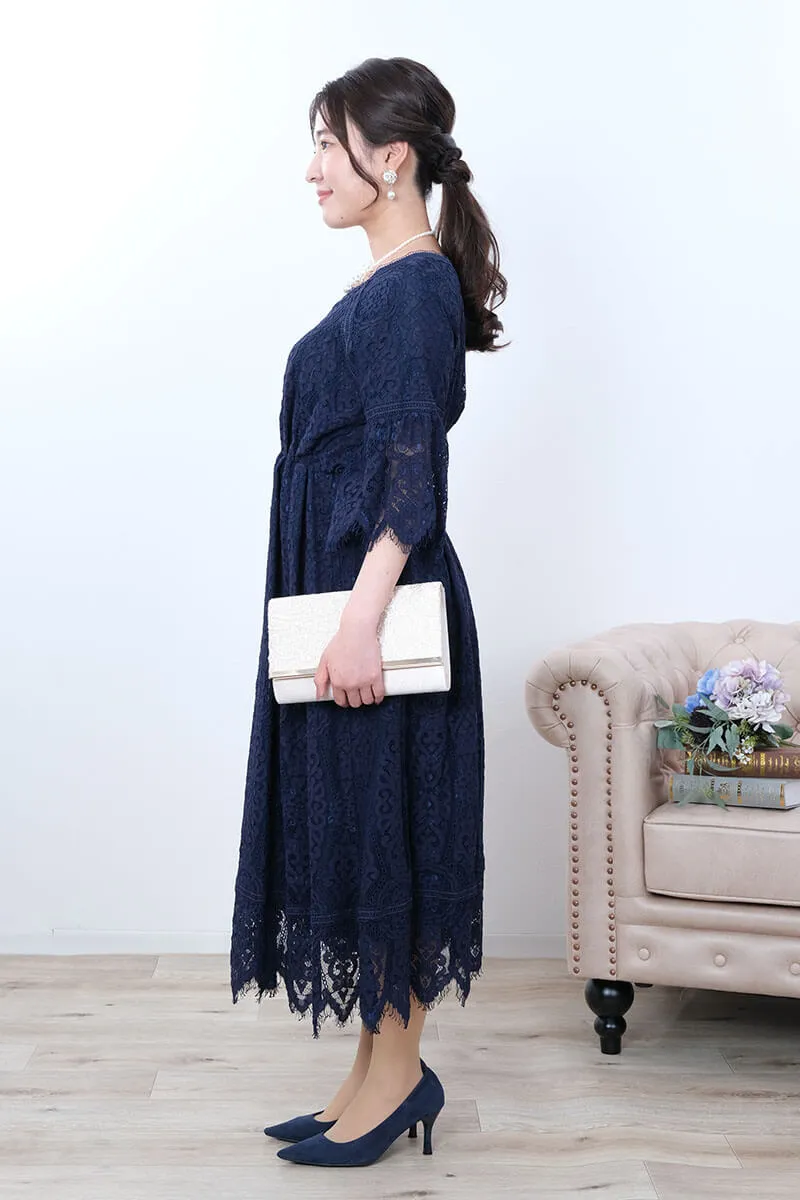 ネイビーのフレアスリーブレースドレス