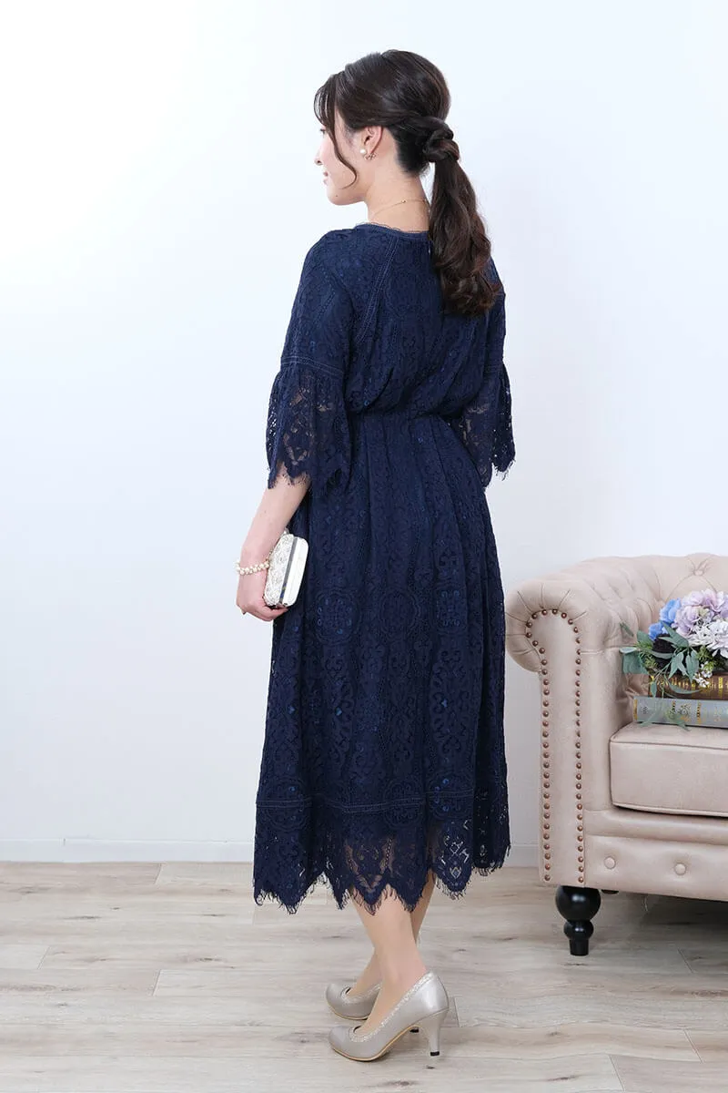 ネイビーのフレアスリーブレースドレス