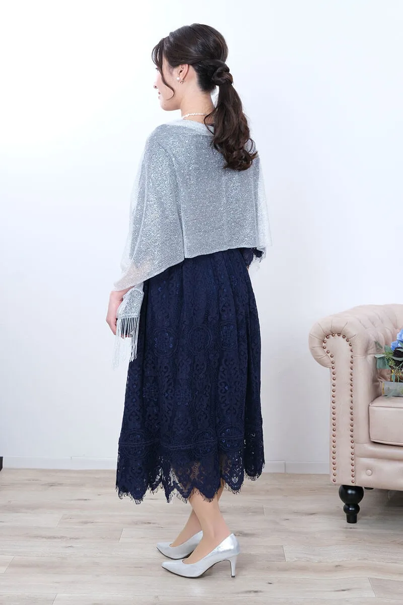 ネイビーのフレアスリーブレースドレス