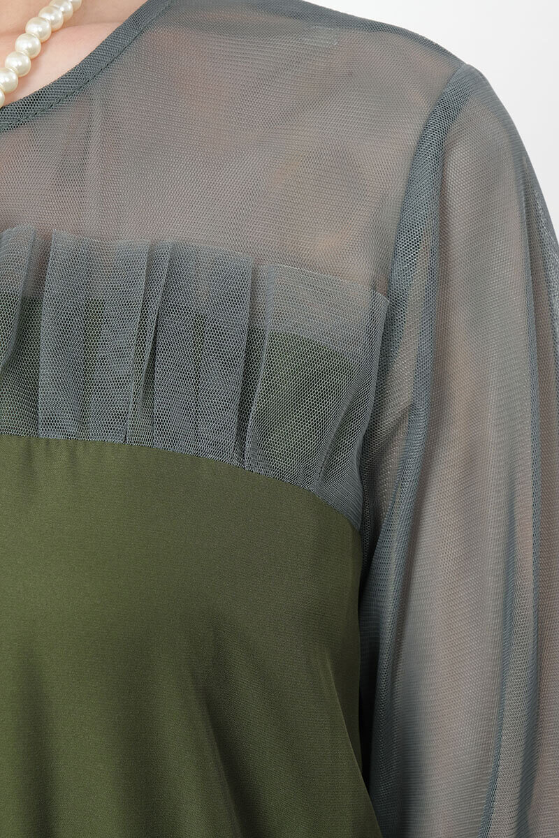 グリーンのフロントフリルチュールドレス