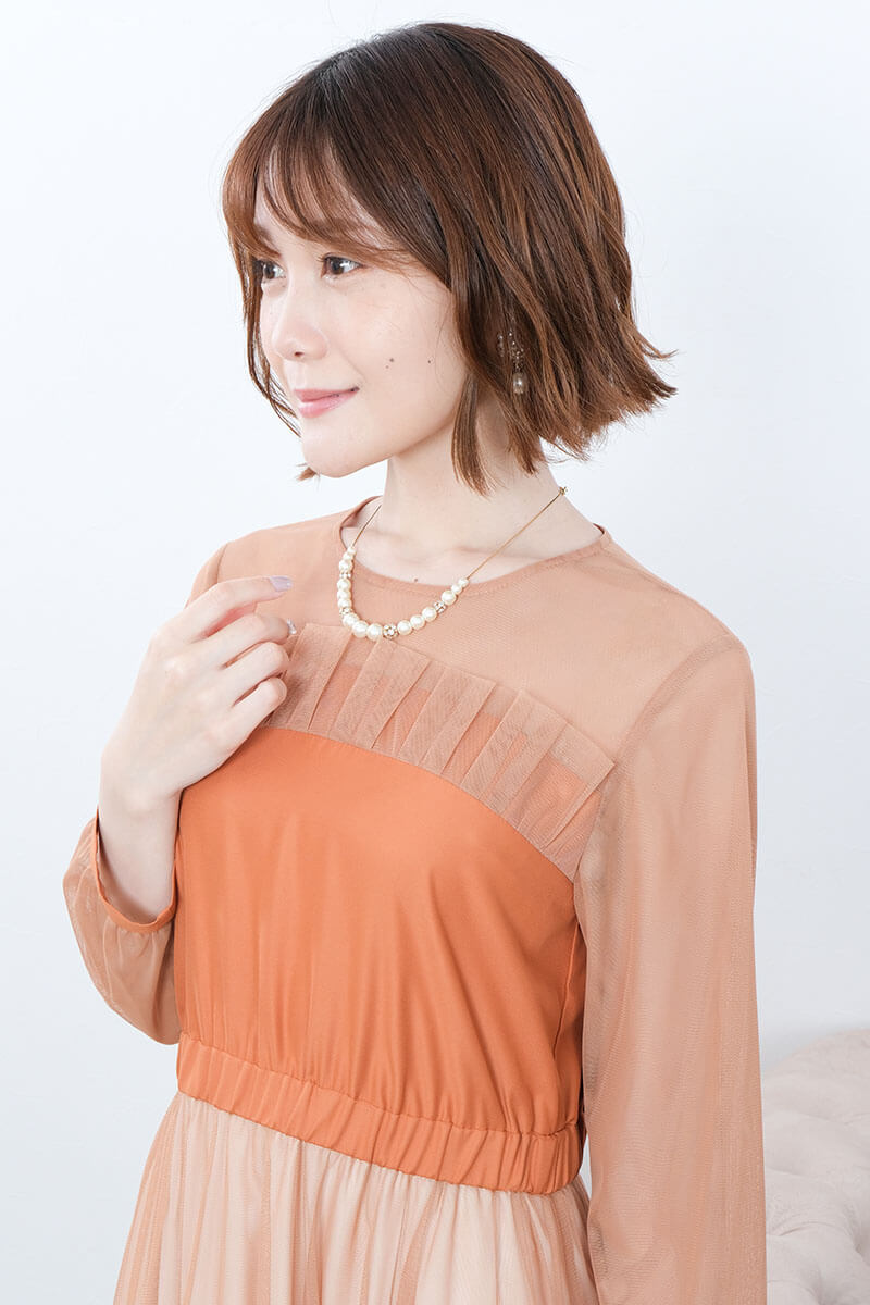 オレンジのフロントフリルチュールドレス