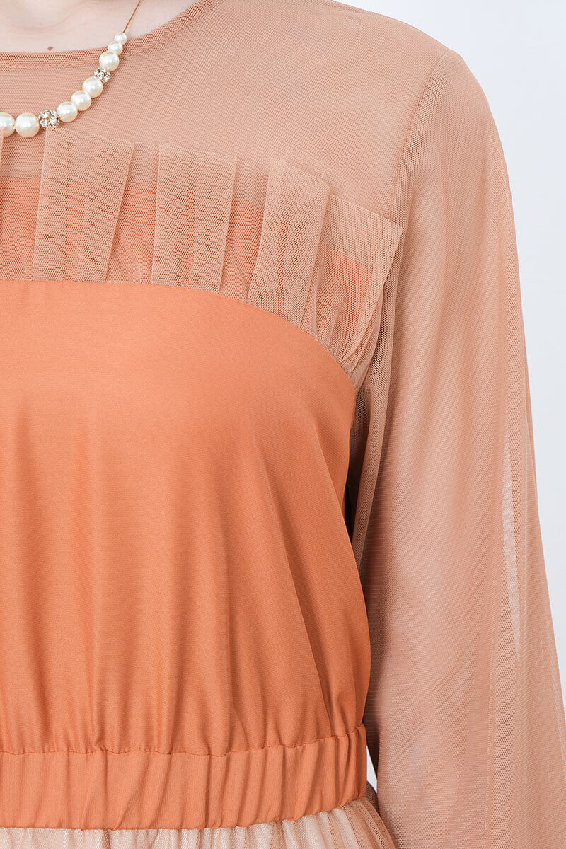 オレンジのフロントフリルチュールドレス