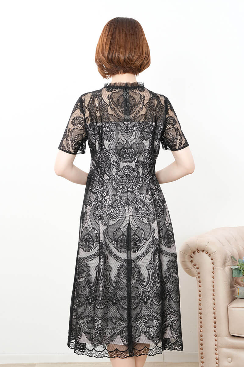 ブラックのオリエンタルエンブロイダリーレースドレス