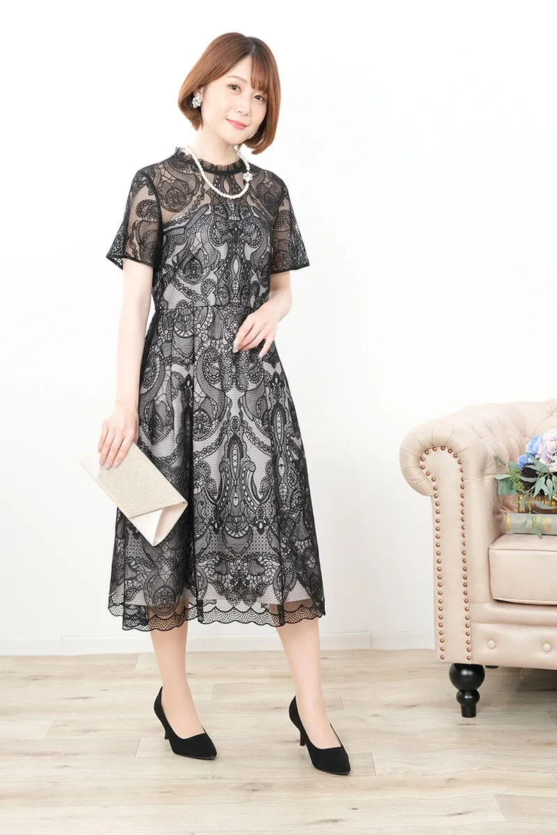 ブラックのオリエンタルエンブロイダリーレースドレス