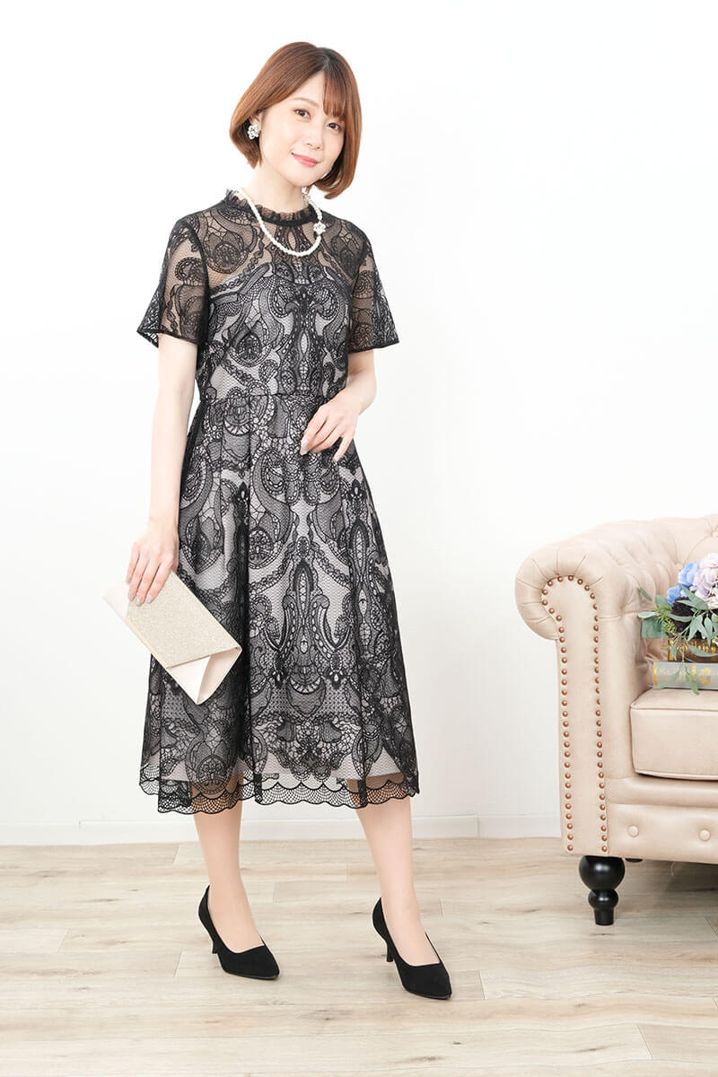 ブラックのオリエンタルエンブロイダリーレースドレス