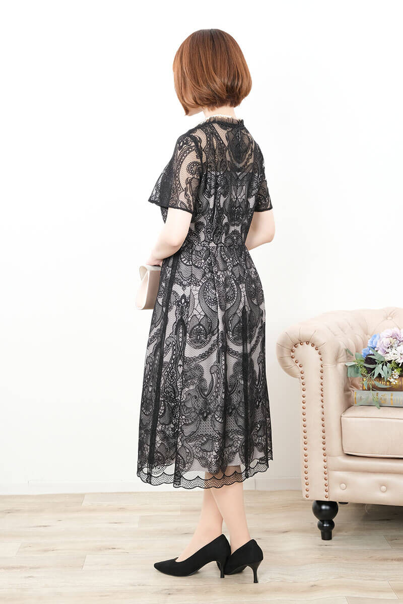 ブラックのオリエンタルエンブロイダリーレースドレス