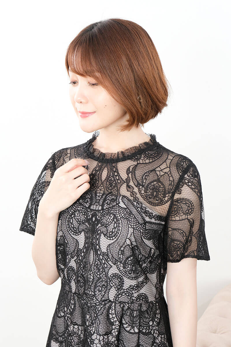 ブラックのオリエンタルエンブロイダリーレースドレス