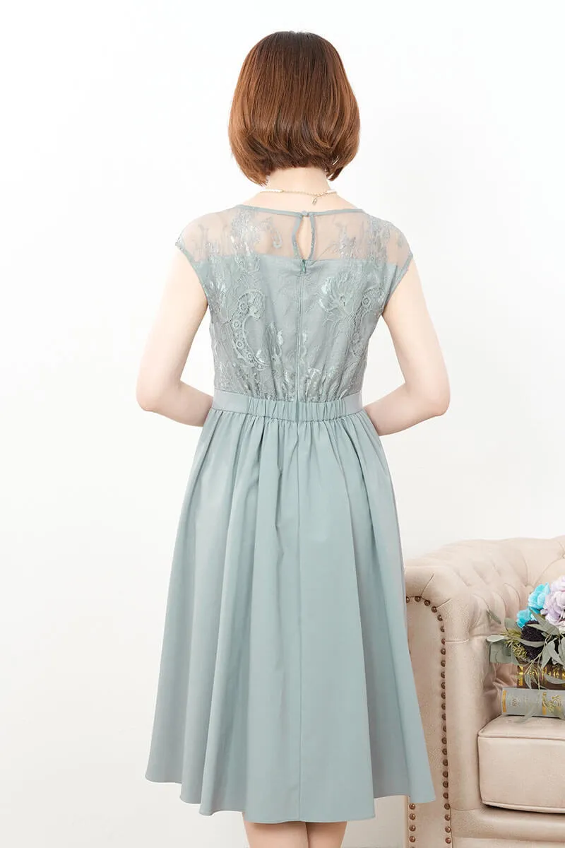 グリーンのエンブロイダリーフレアドレス