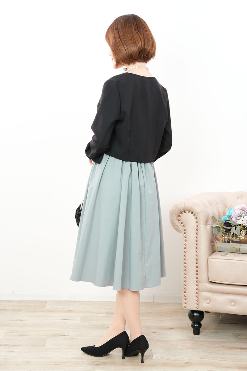 グリーンのエンブロイダリーフレアドレス