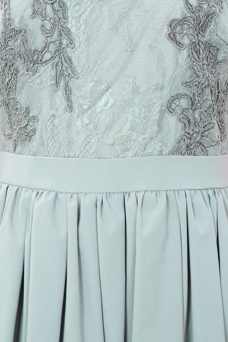 グリーンのエンブロイダリーフレアドレス