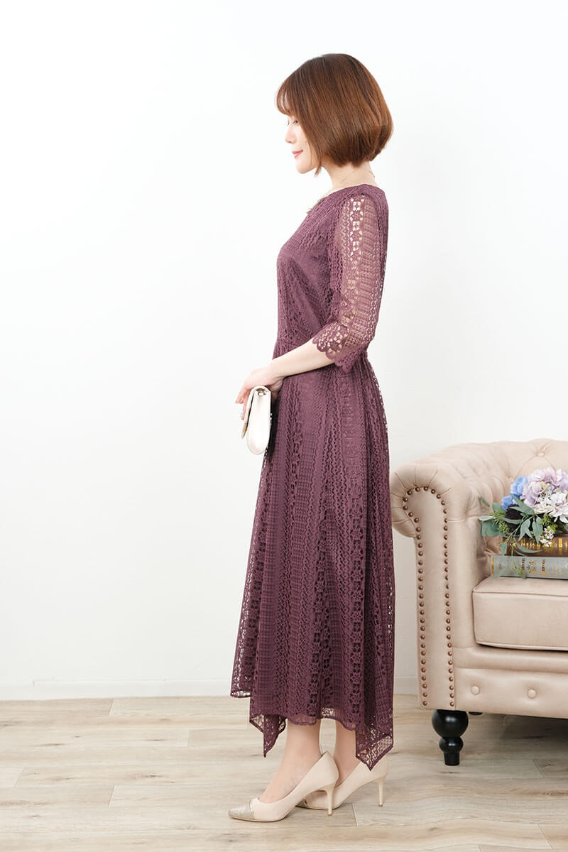 ワインレッドのアシンメトリーストライプレースドレス