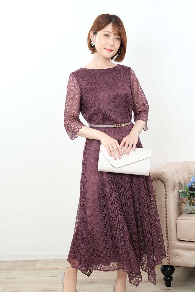 ワインレッドのアシンメトリーストライプレースドレス