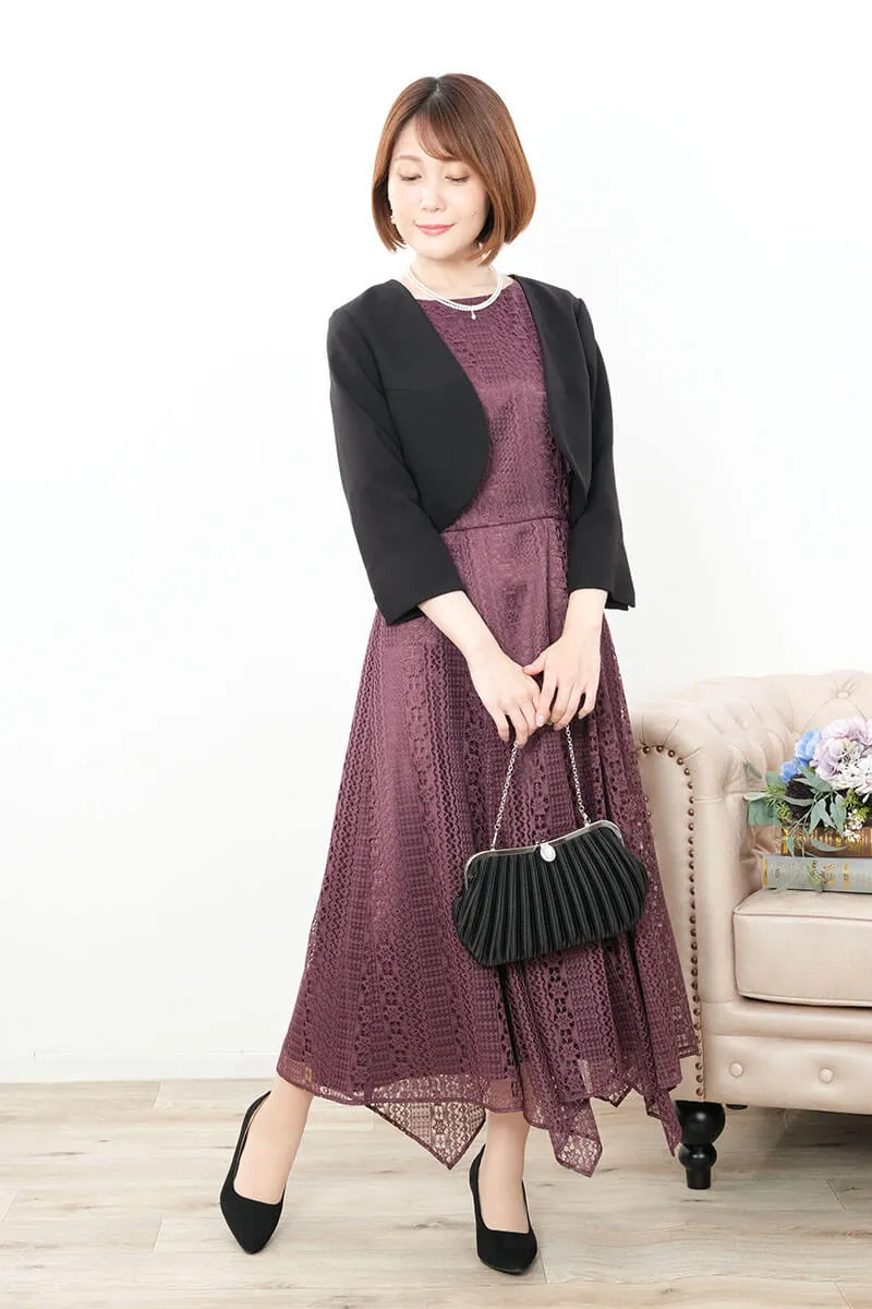 ワインレッドのアシンメトリーストライプレースドレス