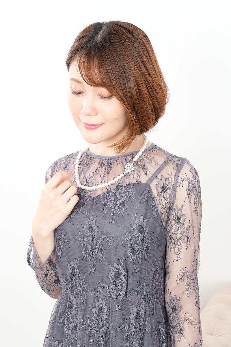 グレーのオールレース配色ドレス
