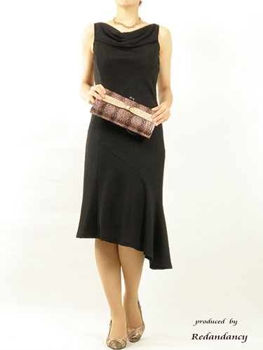 ブラックのアシンメトリー膝下丈ドレス