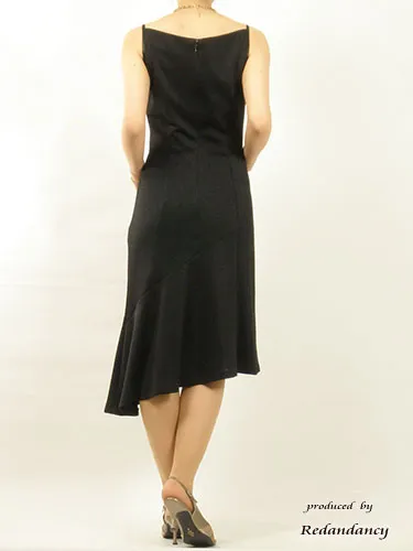 ブラックのアシンメトリー膝下丈ドレス