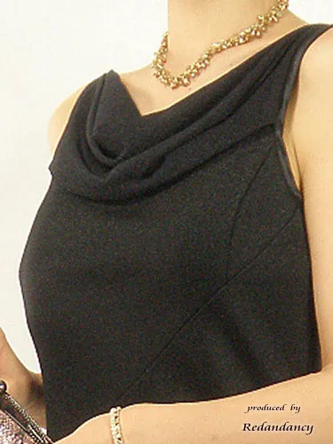 ブラックのアシンメトリー膝下丈ドレス