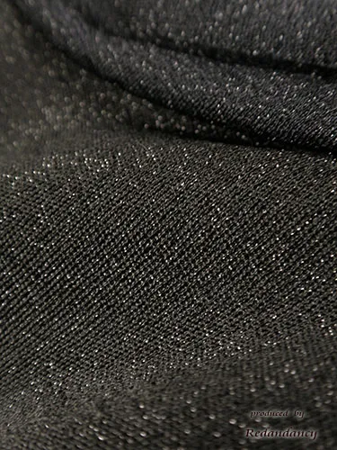 ブラックのアシンメトリー膝下丈ドレス