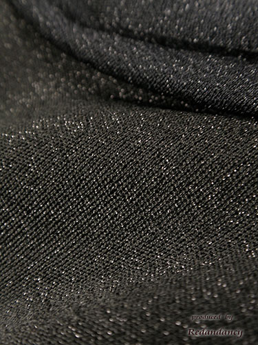 ブラックのアシンメトリー膝下丈ドレス