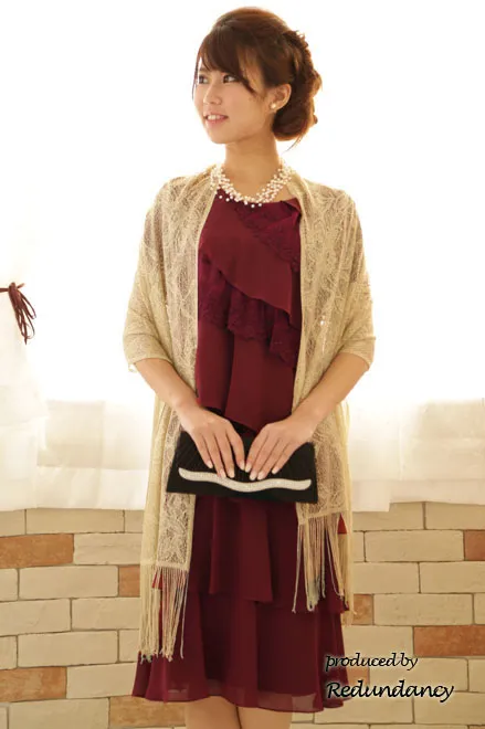 ワインレッドのティアードフリルミモレ丈ドレス