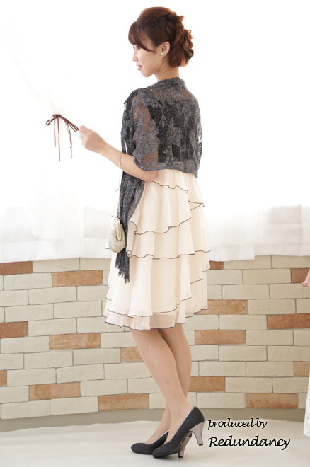 ブラック×ホワイトの切替変形ティアードドレス