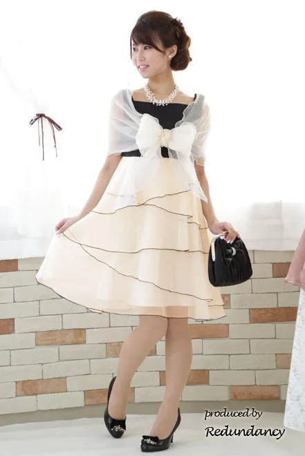 ブラック×ホワイトの切替変形ティアードドレス