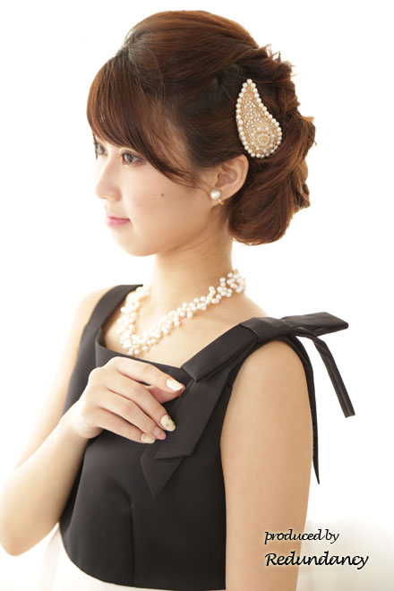 ブラック×ホワイトの切替変形ティアードドレス