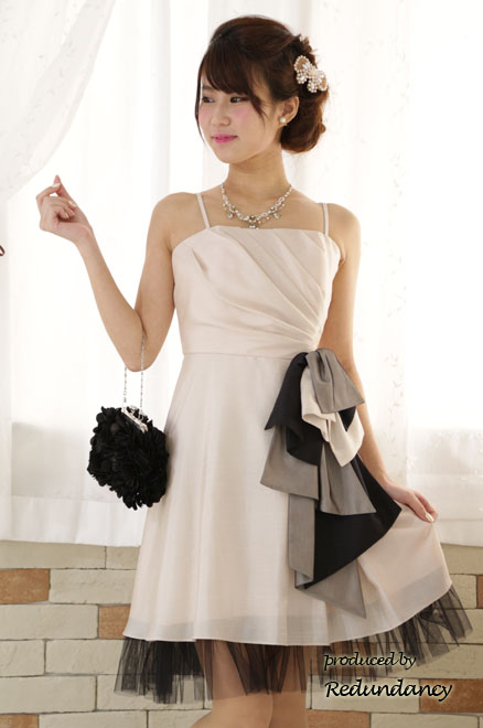 ピンク×モノトーンの変形タックドレス