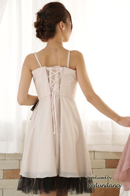 ピンク×モノトーンの変形タックドレス