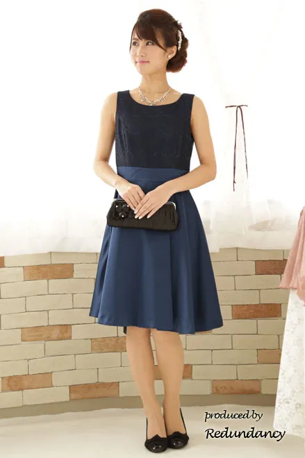 ネイビー×ネイビーのハイウエストAラインドレス