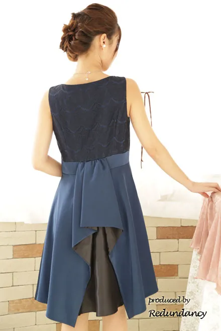 ネイビー×ネイビーのハイウエストAラインドレス