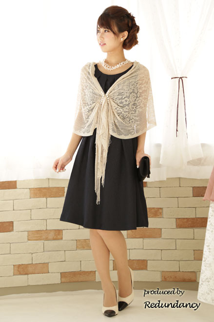 ブラックのバラ織柄フレアドレス