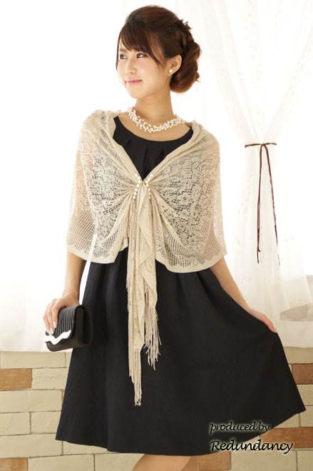 ブラックのバラ織柄フレアドレス