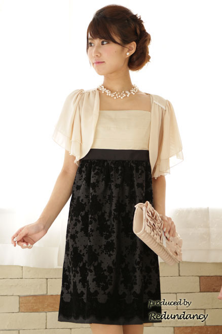 ホワイト×ブラックのベロア花柄ストラップドレス