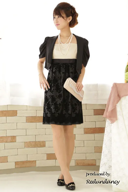 ホワイト×ブラックのベロア花柄ストラップドレス