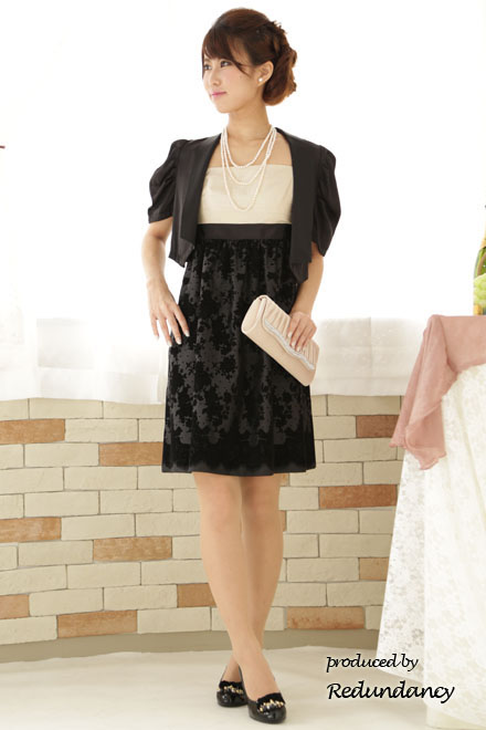 ホワイト×ブラックのベロア花柄ストラップドレス