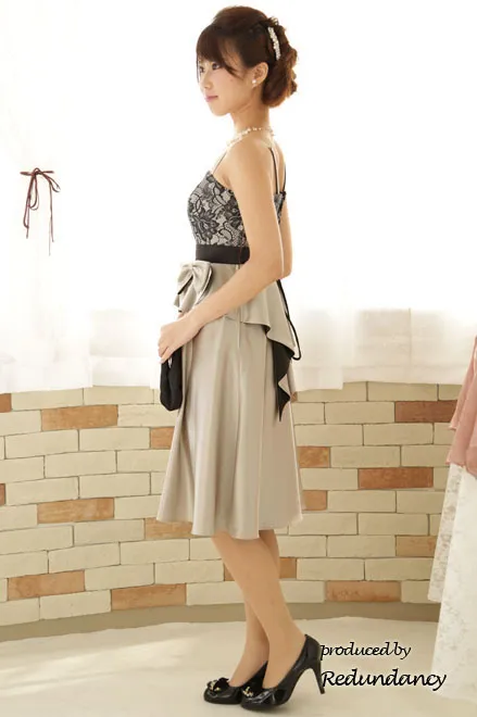 ゴールドのハイウエスト切替サテンドレス