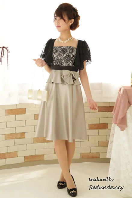 ゴールドのハイウエスト切替サテンドレス