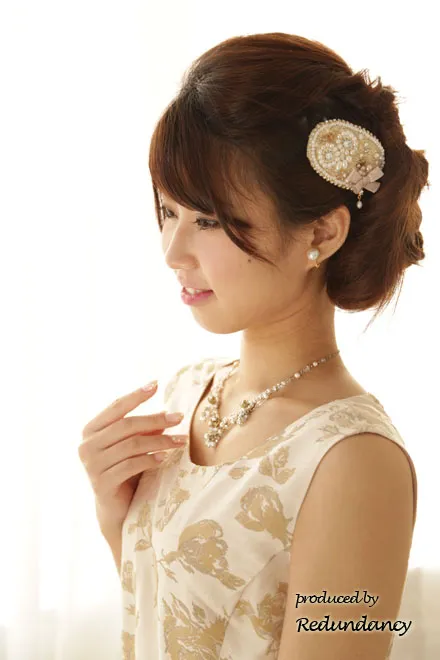 ベージュのベロア薔薇模様クラシカルドレス