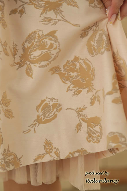 ベージュのベロア薔薇模様クラシカルドレス