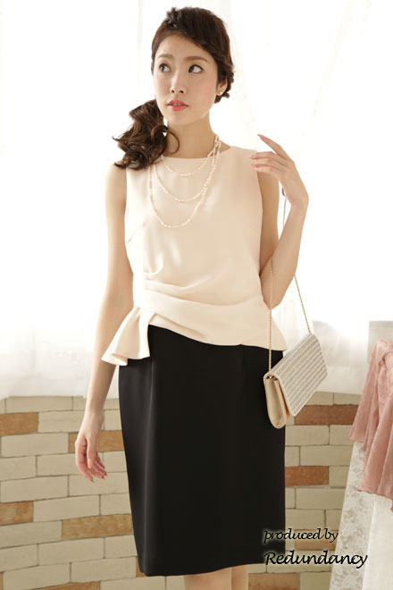 ホワイト×ブラックのツーピース風ペプラムドレス