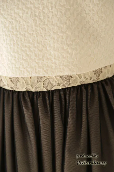 ブラウン×ベージュのハイウエスト切替レースドレス