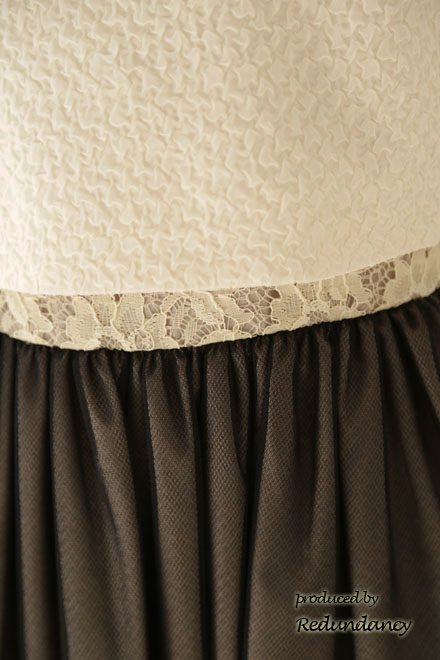 ブラウン×ベージュのハイウエスト切替レースドレス