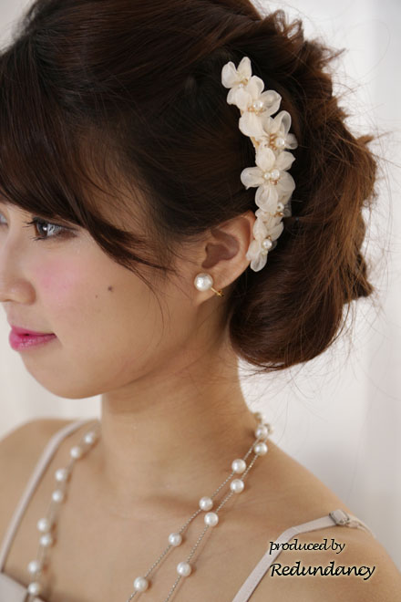 ライトベージュのフラワーコーム