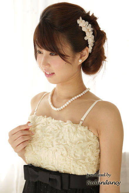 ライトベージュのフラワーコーム