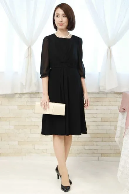 ブラックのシフォンドレープドレス