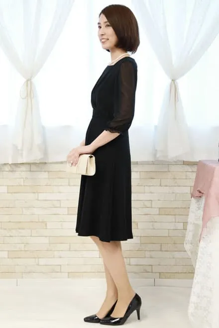 ブラックのシフォンドレープドレス