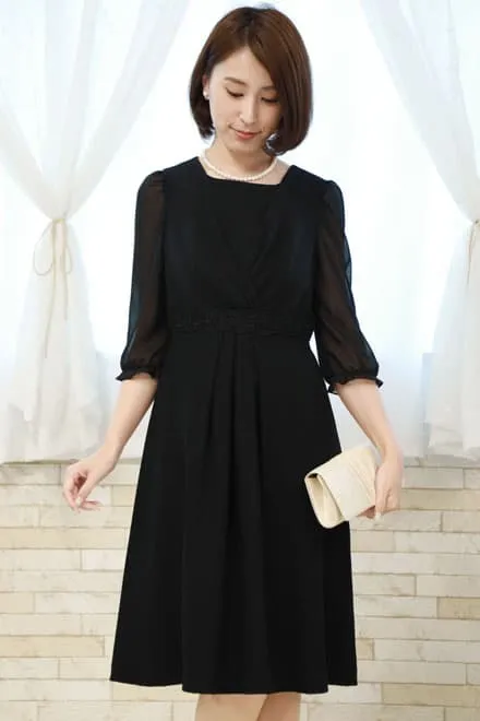 ブラックのシフォンドレープドレス